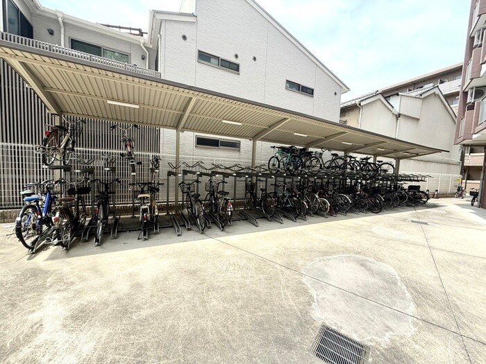 物件外観写真3　(駐輪場)