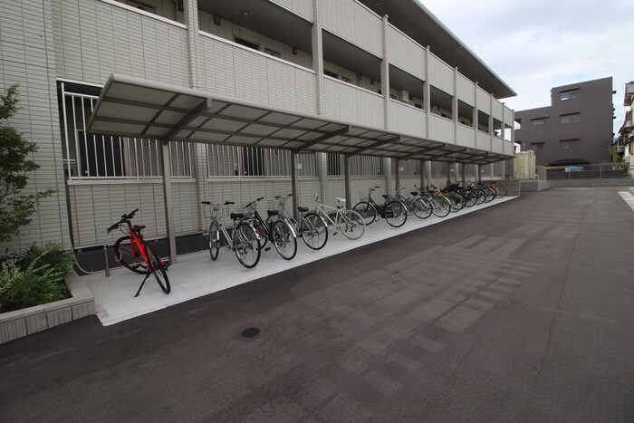 物件外観写真4　(駐輪場)