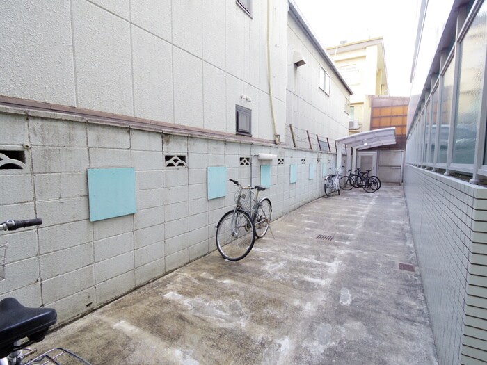 物件外観写真4　(駐輪場)
