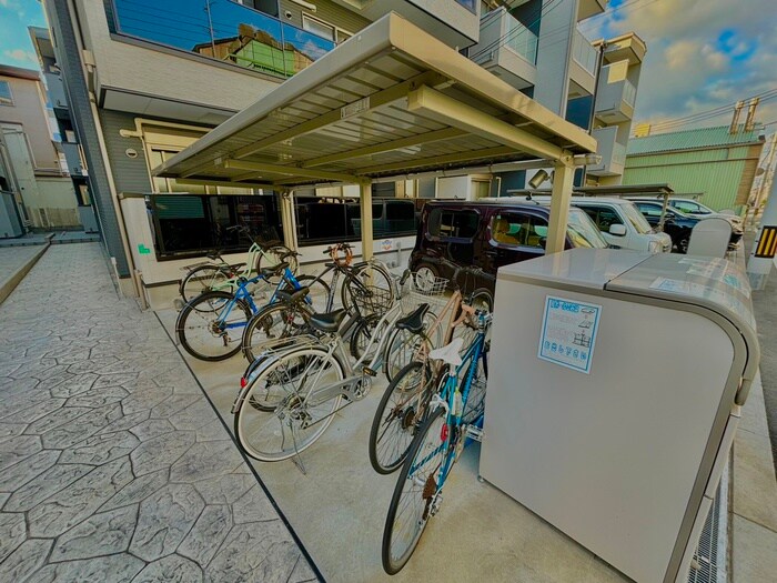 物件外観写真3　(駐輪場)