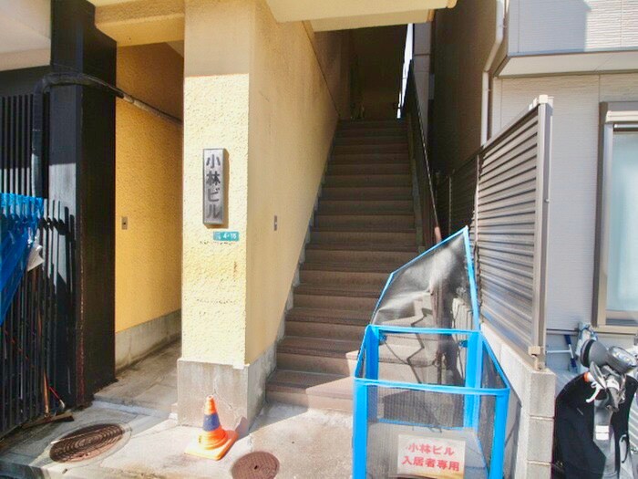 物件外観写真4　(エントランス部分)