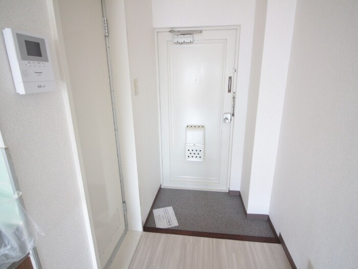 物件内観写真14　(玄関)