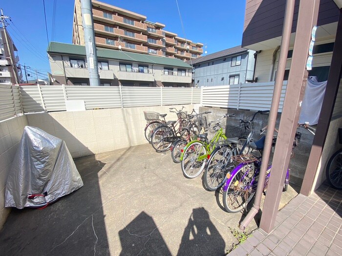物件外観写真3　(駐輪場)