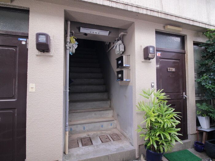 物件外観写真3　(エントランス部分)