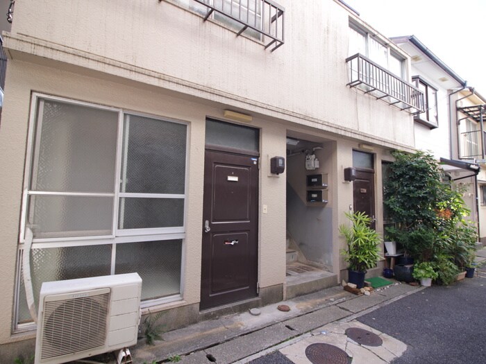 物件外観写真6　(エントランス部分)