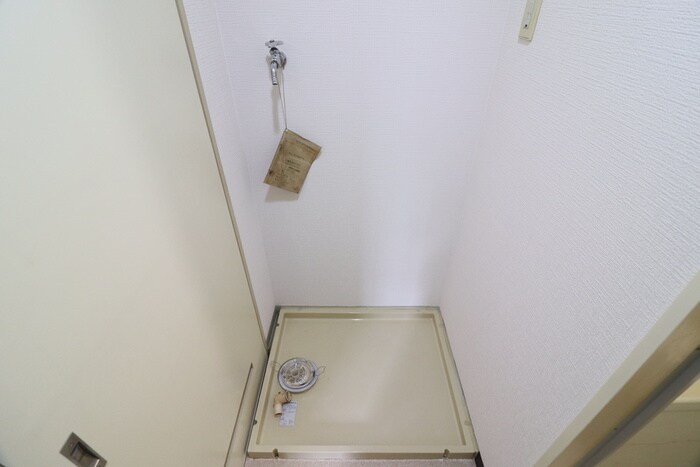 物件内観写真12　(洗濯機置場)