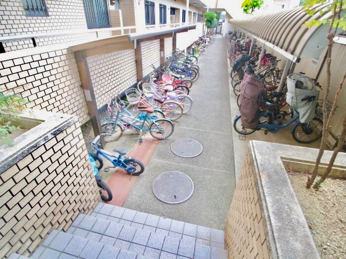 物件外観写真5　(駐輪場)