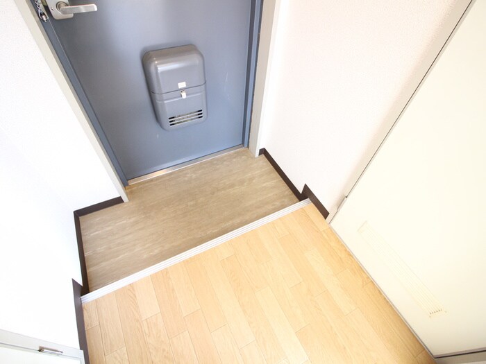 物件内観写真13　(玄関)