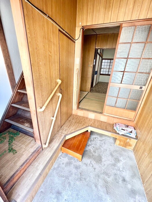 物件内観写真12　(玄関)