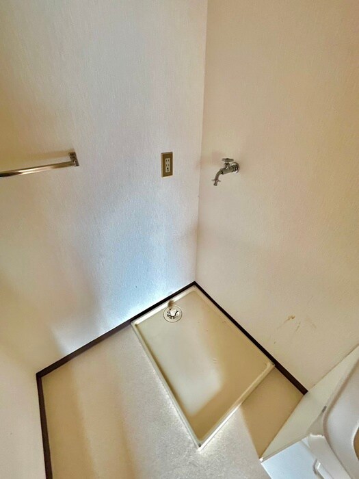 物件内観写真16　(洗濯機置場)