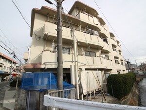 ヒルズ昆陽外観写真