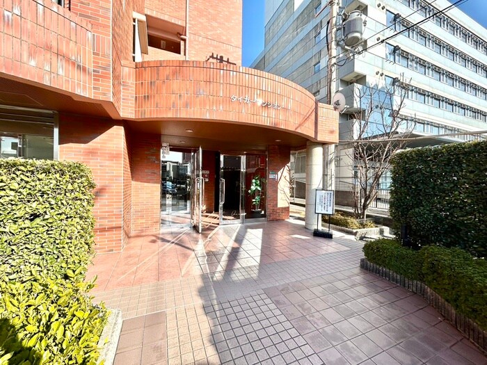 物件外観写真2　(エントランス部分)