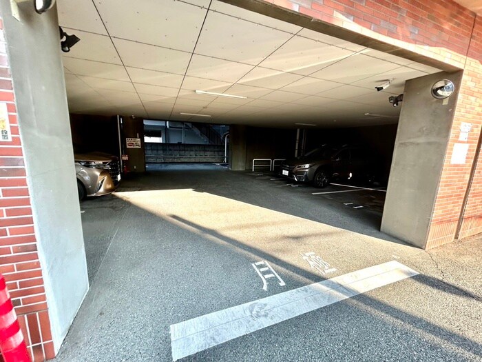 物件外観写真4　(駐車場)