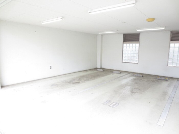 物件外観写真5　(駐車場)