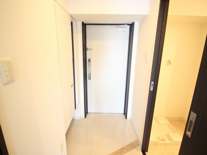 物件内観写真18　(玄関)
