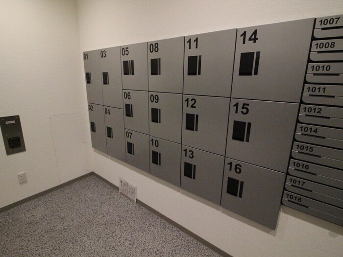 物件外観写真4　(バイク置き場)