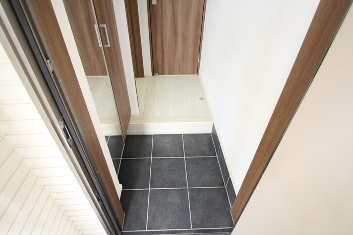 物件内観写真15　(玄関)