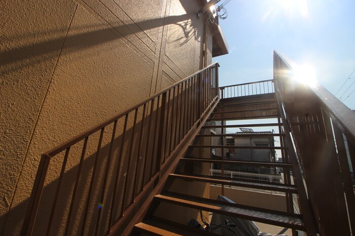 物件外観写真5　(エントランス部分)