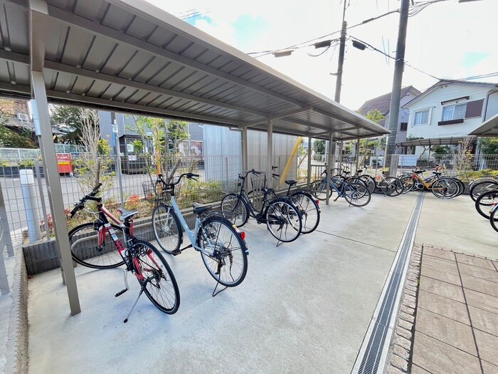 物件外観写真4　(駐輪場)