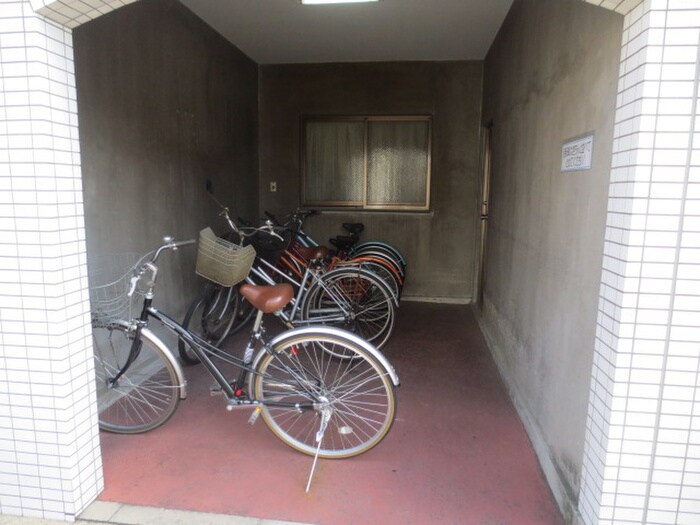 物件外観写真4　(駐輪場)
