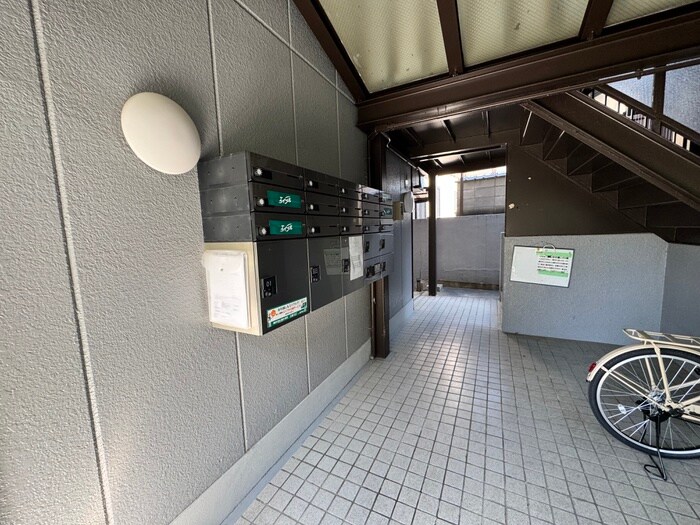 物件外観写真5　(エントランス部分)