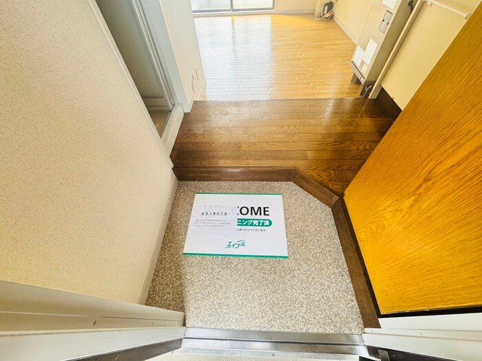 物件内観写真14　(玄関)