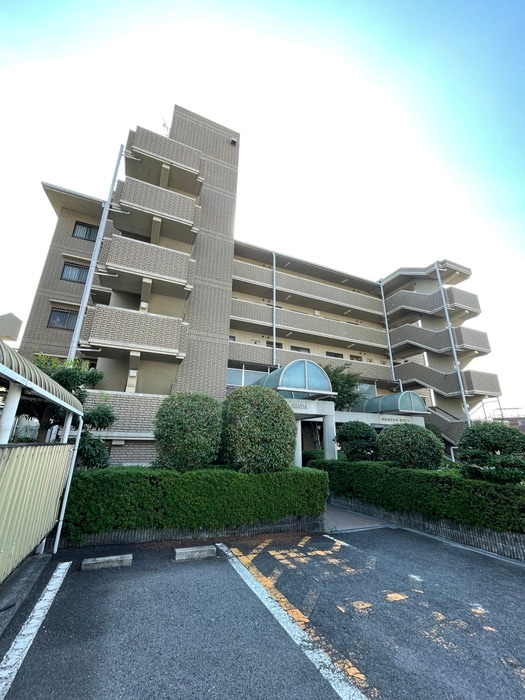 物件外観写真1　(エントランス部分)