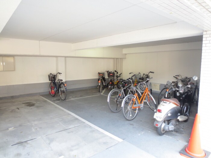 物件外観写真3　(駐輪場)