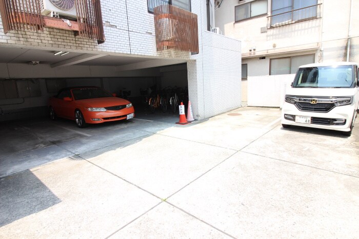 物件外観写真6　(駐車場)