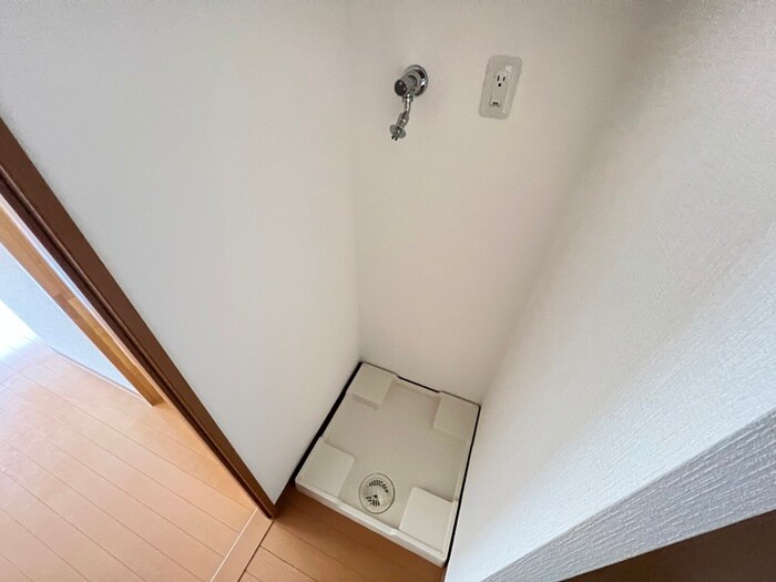 物件内観写真15　(洗濯機置場)