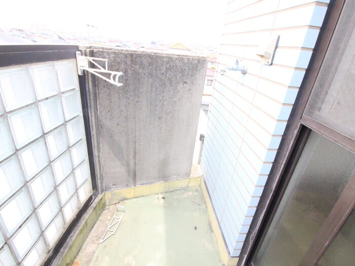 物件内観写真12　(洗濯機置場)