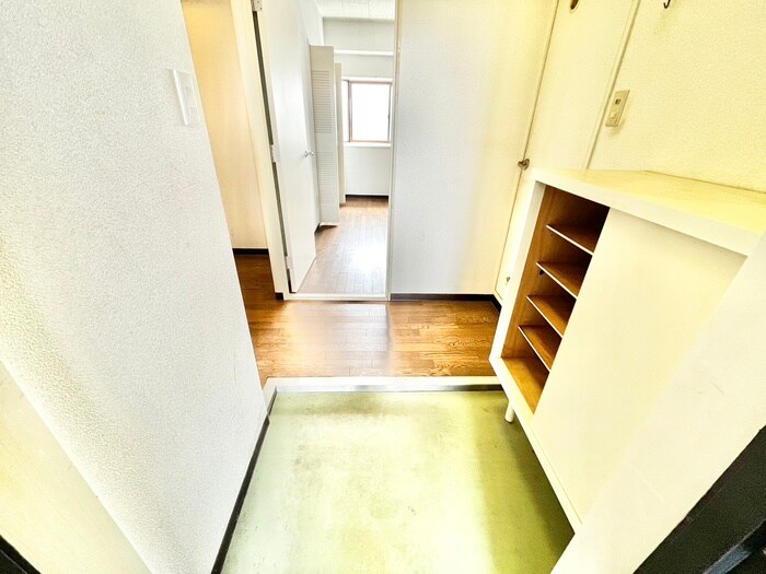 物件内観写真18　(玄関)