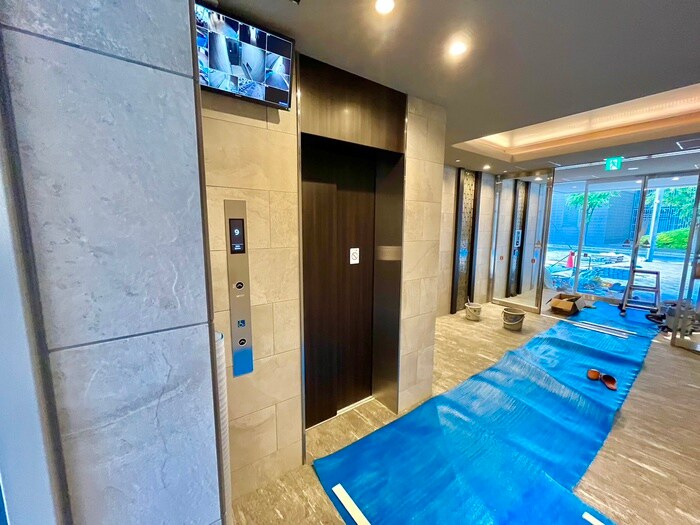 物件外観写真4　(エントランス部分)