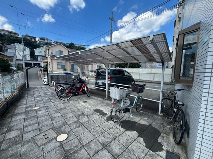 物件外観写真4　(駐輪場)