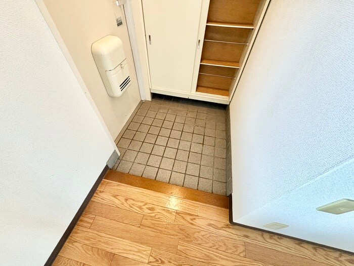 物件内観写真18　(玄関)