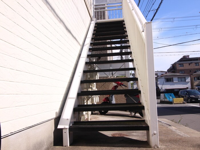 物件外観写真4　(エントランス部分)