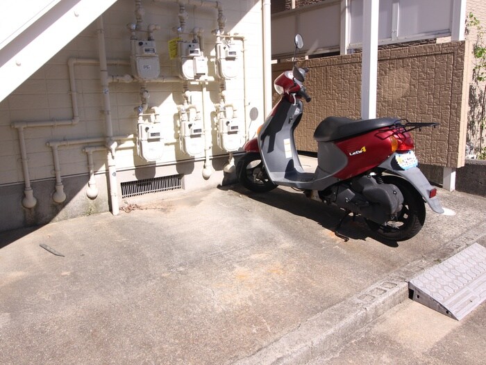 物件外観写真6　(エントランス部分)