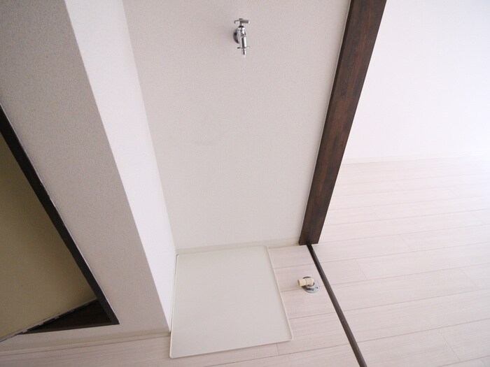 物件内観写真13　(洗濯機置場)