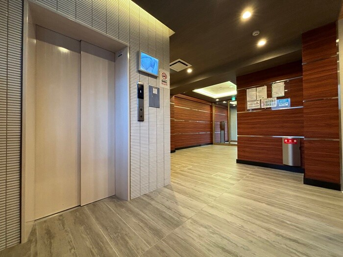 物件外観写真3　(エントランス部分)