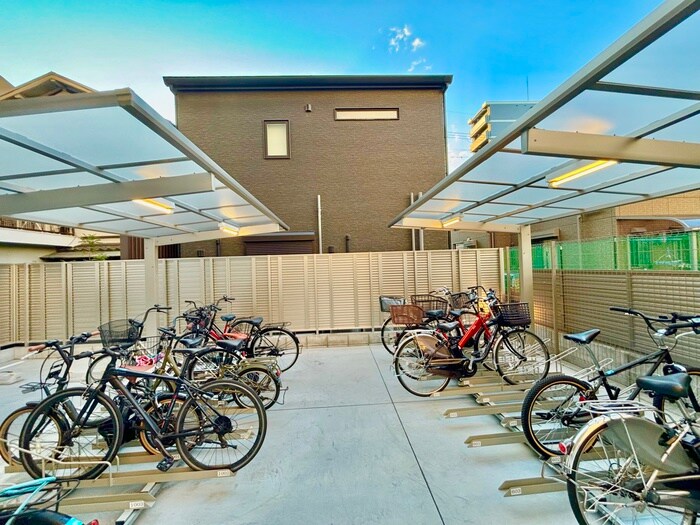物件外観写真4　(駐輪場)