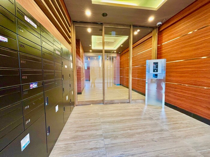 物件外観写真5　(エントランス部分)