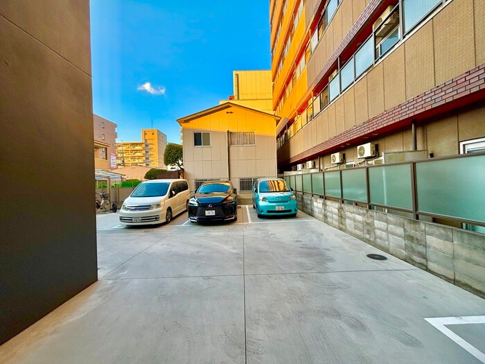 物件外観写真6　(駐車場)
