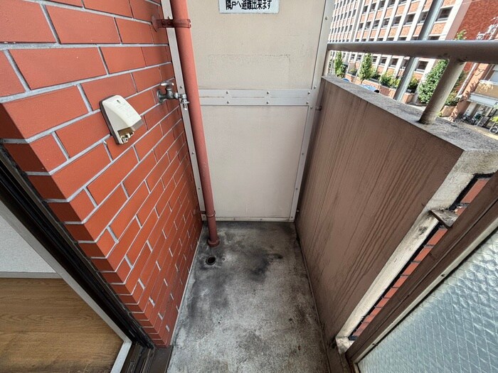 物件内観写真18　(洗濯機置場)