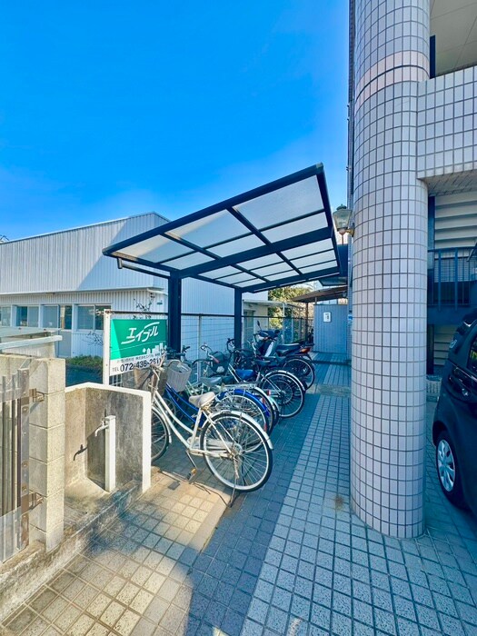 物件外観写真4　(駐輪場)