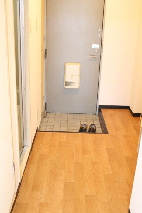 物件内観写真15　(玄関)