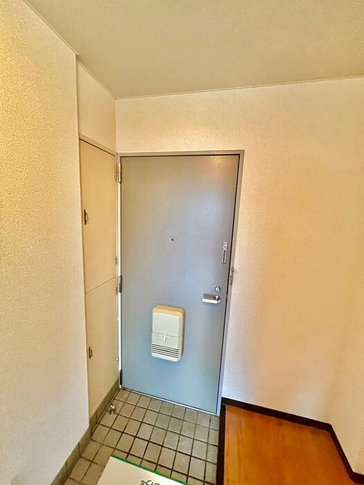 物件内観写真16　(玄関)