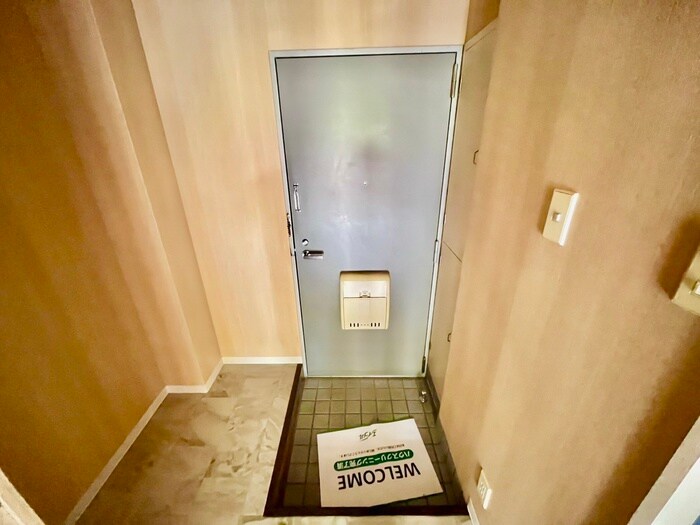 物件内観写真18　(玄関)