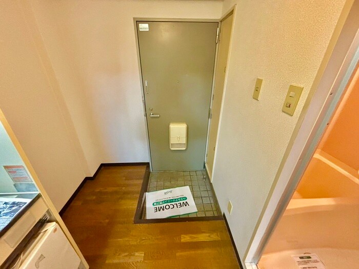 物件内観写真18　(玄関)
