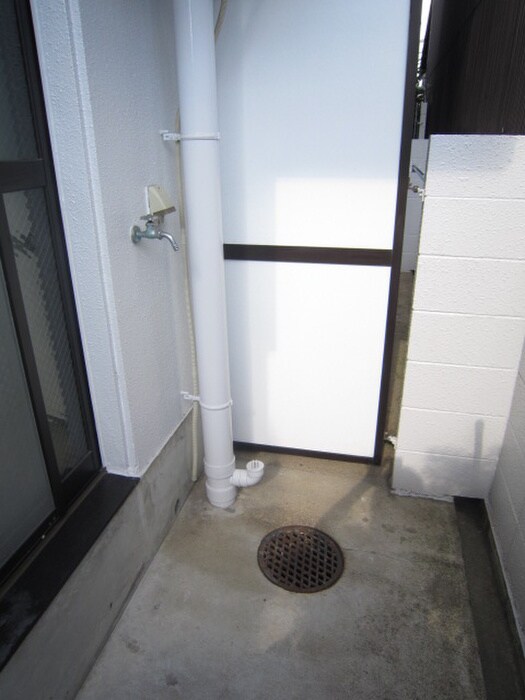 物件内観写真16　(洗濯機置場)