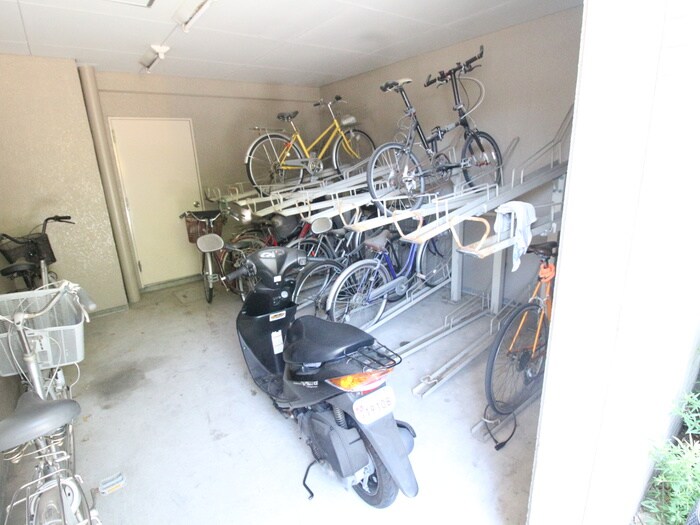 物件外観写真6　(駐輪場)